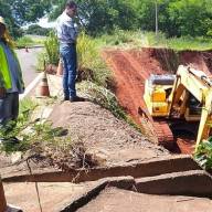 Estrada Timboré Pedreira recebe obra de recuperação em Andradina