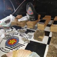 Em Andradina denúncia anônima leva Força Tática à apreensão de 15Kg DE MACONHA, DINHEIRO, ARMA E CELULARES. 02 pessoas foram presas por tráfico