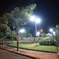 Praça “Dr. Celso Charuri” recebe iluminação em Andradina