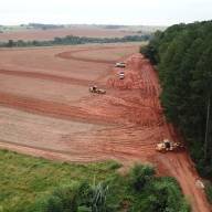 Prefeitura de Birigui e produtores rurais estão melhorando a estrada rural BGI-040