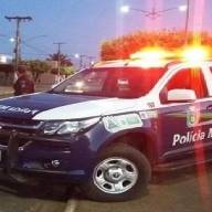 Polícia Militar realiza prisão de autores de roubo em Água Clara e apreende drogas na residência