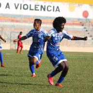 Foguete joga sua melhor partida, e é recompensado com gol no final
