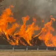 Às margens da SP-300, Bombeiros combatem incêndio de grande proporção em fazenda próximo a Guararapes