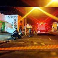 Incêndio provocado por curto circuito destrói loja no centro de Andradina