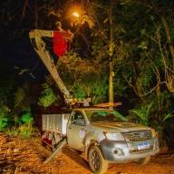 Troca de lâmpadas avança pela madrugada em Andradina