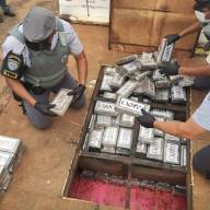 EM GUARAÇAÍ POLÍCIA RODOVIÁRIA APREENDE 251 KG DE COCAÍNA EM FUNDO FALSO DE CAMINHÃO