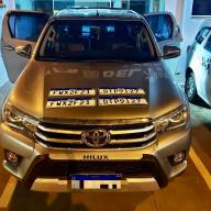 Em Pereira Barreto Polícia Militar prendeu motorista com hilux furtada e com várias placas dentro