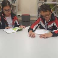 Sesi Araçatuba entrega óculos inteligente para alunos com baixa visão