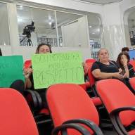 Merendeiras realizaram protesto na Câmara Municipal de Andradina