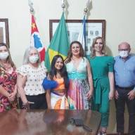 Atriz andradinense Gabi Saiury e a enfermeira Carla Back foram homenageadas na Câmara de Andradina