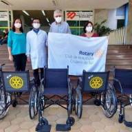 Rotary Club Cruzeiro do Sul doa 7 cadeiras de rodas para Santa Casa de Araçatuba