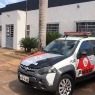 Mulher é encontrada morta pendurada em uma corda no pescoço em Castilho