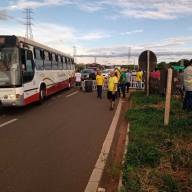 Caminhoneiros bloqueiam BR-262 na saída de Três Lagoas para SP