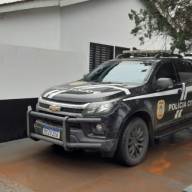 Duas pessoas são presas brigando no centro comercial pela Polícia Civil em Água Clara
