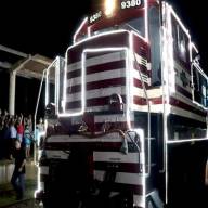 TREM DE NATAL ILUMINADO PERCORRE O INTERIOR PAULISTA. ANDRADINA ESTA FORA DO ROTEIRO