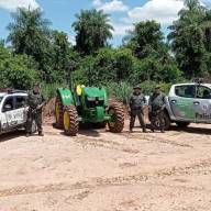 EM PENÁPOLIS POLÍCIA AMBIENTAL RECUPERA TRATOR FURTADO DE PROPRIEDADE RURAL