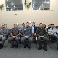 Vereadores de Andradina homenageiam policiais com “Medalha Tiradentes”