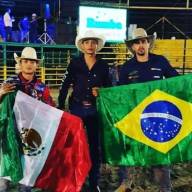 Peão de Nova Independência faz história sendo campeão em montaria no pais de Honduras