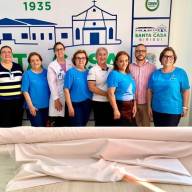 Casa da Amizade doou 160 metros de tecidos para pediatria da Santa Casa de Birigui