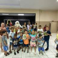 Chegada do Papai Noel de Murutinga de Sul leva alegria e presentes para as crianças