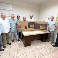 Santa Casa de Araçatuba recebeu a doação de dois televisores de 43 polegadas