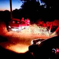 POLICIAIS MILITARES DE ILHA SOLTEIRA RESGATAM IDOSO QUE CAIU COM VEÍCULO EM RIBANCEIRA