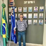 28º BPM/I DE ANDRADINA RECEBE VISITA DO CRIADOR DO BRASÃO DA UNIDADE