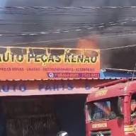 Incêndio de grandes proporções destrói loja de autopeças em Três Lagoas