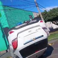 Polícia Civil de Três Lagoas investiga autoria de capotamento de veículo em avenida