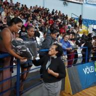 Ginásio de Esportes de Araçatuba lota durante distribuição de agasalhos feita pelo Fundo Social