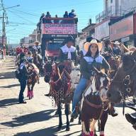 Ex-prefeito de Três Lagoas Angelo Guerreiro participa da Cavalgada em Paranaíba MS