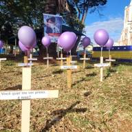 Praça da Matriz se transforma em cemitério e simboliza luta contra o feminicídio em Castilho