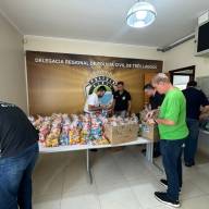 Policiais civis se reuném para promover doação de doces para crianças carentes em Três Lagoas