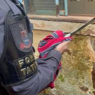 Homem é preso pela Força Tática após assaltar idosa com faca em Andradina