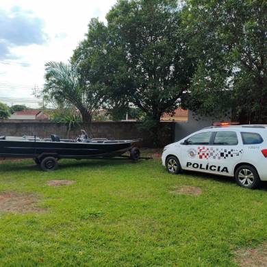 Polícia Militar recupera lancha furtada e conduz homem à Delegacia em Sud Mennucci/SP