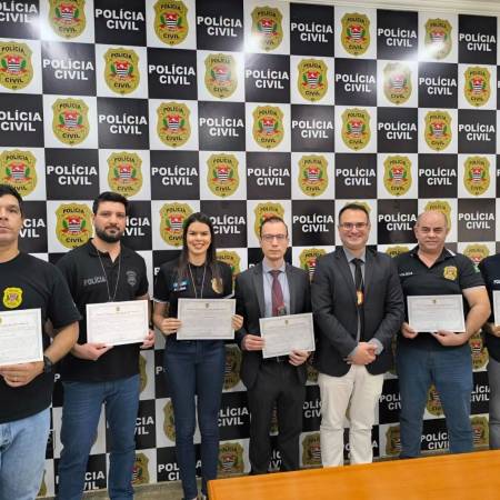 POLÍCIA CIVIL CONCEDE ELOGIOS FORMAIS A POLICIAIS POR TRABALHO INVESTIGATIVO EM TUPI PAULISTA