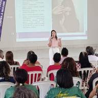 Delegada Dra Anna Mazzo Pivetta ministra palestra sobre prevenção à violência contra a mulher em Junqueirópolis   