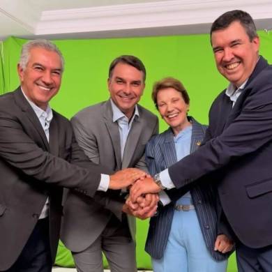 Riedel, Reinaldo e Tereza comemoram vitória e reforçam apoio a Flávio Bolsonaro em Brasília