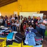 Fundo Social de Araçatuba entrega doações da Campanha do Agasalho a famílias do Assentamento Hugo Herédia