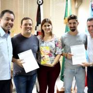 Professora quer invalidar homenagem de Mário Gay à advogada da Câmara de Andradina
