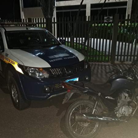 Polícia Militar em Três Lagoas recupera motocicleta furtada e apreende dois por receptação Polícia Militar em Três Lagoas recupera motocicleta furtada e apreende dois por receptação