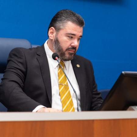 Vereador Tonhão sugere a criação de festivais de música para valorizar artistas locais de Três Lagoas Vereador Tonhão sugere a criação de festivais de música para valorizar artistas locais de Três Lagoas