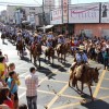 Cavalgada Entre Amigos percorre ruas da Terra do Rei do Gado