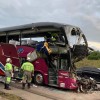 Ônibus da Ivi Tur de Andradina sofre acidente nesta madrugada