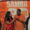 Repórter de Três Lagoas Maira Tashiro entrevista estrelas do samba dos anos 90 em São Paulo