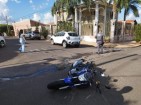 Acidente envolvendo carro e moto no centro de Andradina