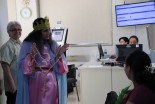 Maria caminha no hospital emociona e leva fé pelos corredores do Auxiliadora em Três Lagoas