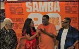 Repórter de Três Lagoas Maira Tashiro entrevista estrelas do samba dos anos 90 em São Paulo
