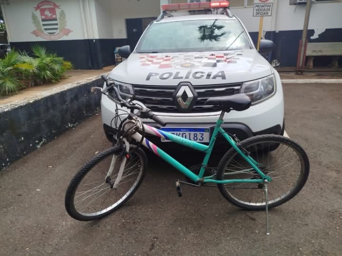 Policia Militar prende mulher por furto de bicicleta em flagrante na cidade de Ilha Solteira/SP