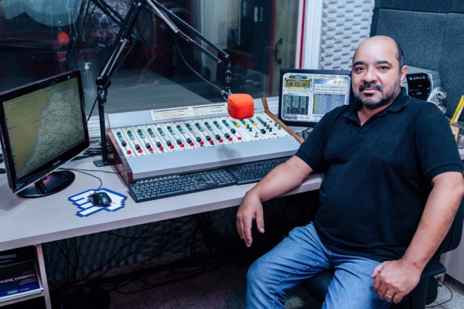 Em Andradina Marcos Rocha, a voz da nova era do rádio, só pode ser Mais FM